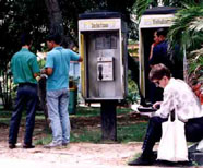 het onderzoeken van de bestaande telefooncel